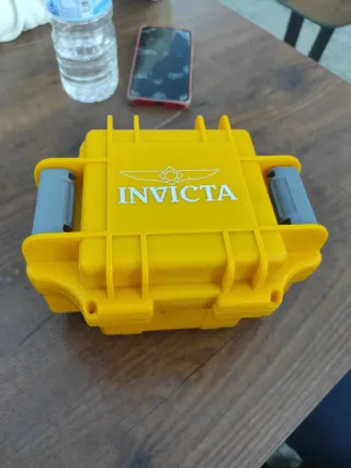 Reloj Invicta Hombre Negro y Rojo