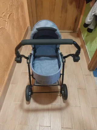 Cochecito de muñecas azul