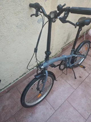 Bicicleta Plegable Gris Decathlon.