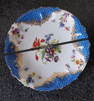 Prato decorativo floral azul e dourado