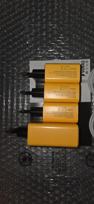 Lotto 4 Caricatori Multiporta + 4 Cavi USB-C