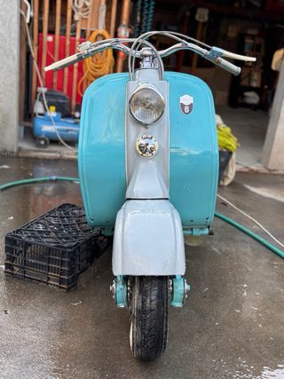 Lambretta LD con sidecar azul y gris