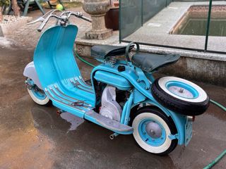 Lambretta LD con sidecar azul y gris