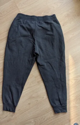 pantalón chándal puma jogger gris