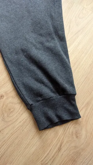 pantalón chándal puma jogger gris