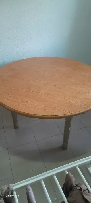 Mesa de madera y metal