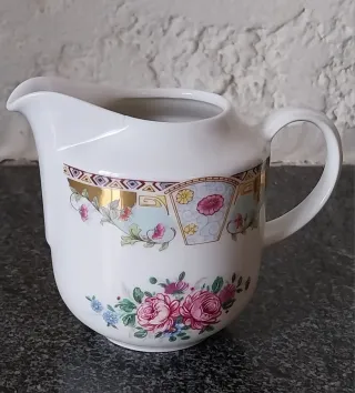 Leiteira de Porcelana com Flores