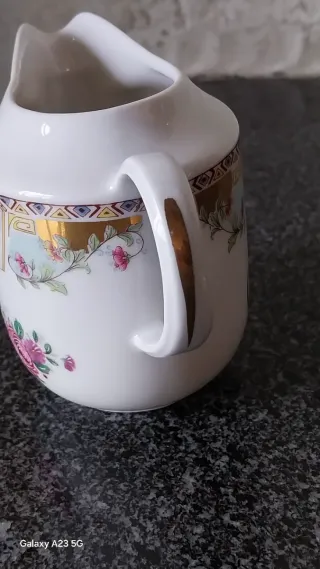 Leiteira de Porcelana com Flores