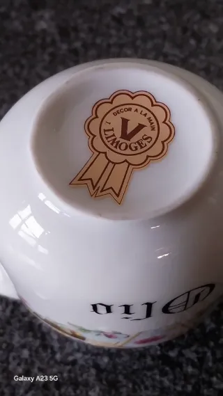 Leiteira de Porcelana com Flores