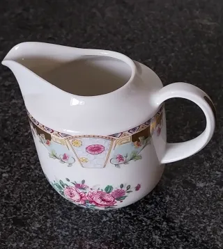 Leiteira de Porcelana com Flores