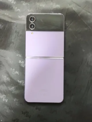 Samsung Galaxy Z Flip (morado)