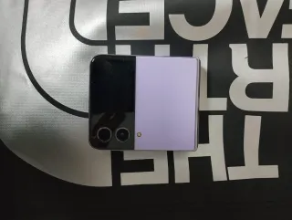 Samsung Galaxy Z Flip (morado)