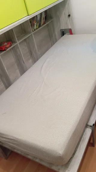 Armario puertas correderas verde y madera