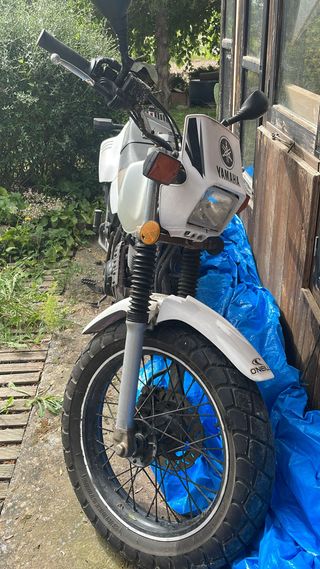 Yamaha TW200 Blanca