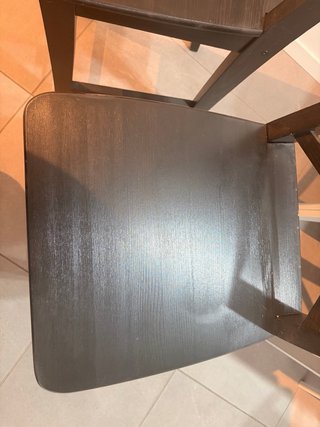 Dos taburetes altos madera respaldo