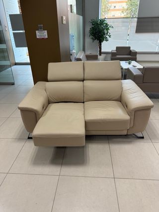 Sofá relax Pedro Ortiz de piel beige
