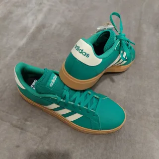 Zapatillas Adidas Verdes y Blancas