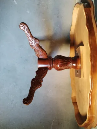 Mesa centro madera clásica adornos florales