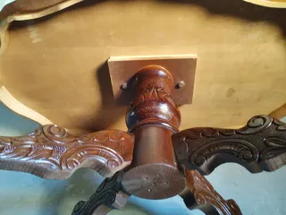 Mesa centro madera clásica adornos florales