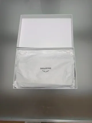 Bolso negro con cadena doble