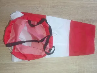 Manga de viento roja y blanca