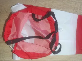 Manga de viento roja y blanca