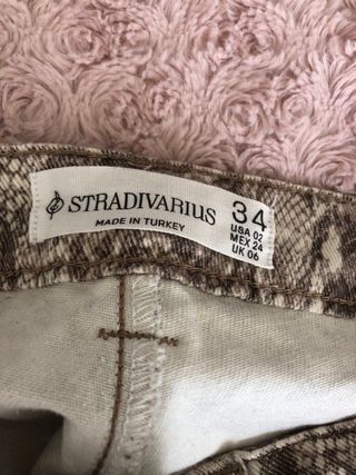 Minifalda serpiente Stradivarius
