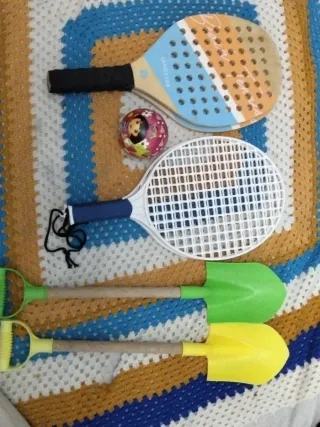 Set de playa: 2 raquetas y 2 palas