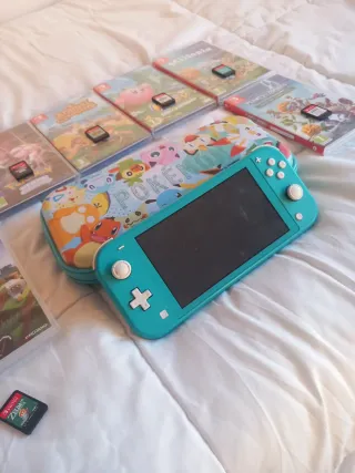 Nintendo Switch Lite + Custodia e 8 Giochi