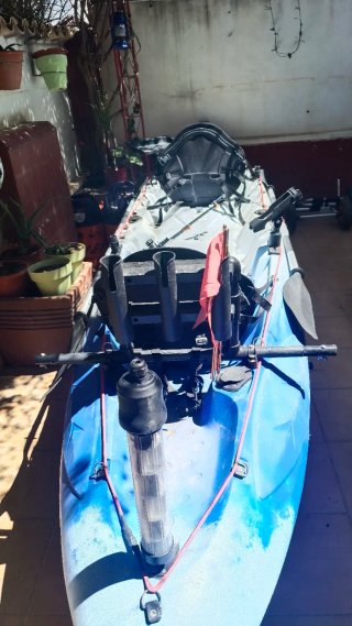 Kayak preparado para pesca