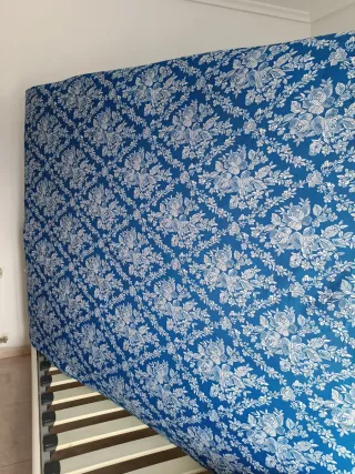 Colchón Flex azul con estampado floral