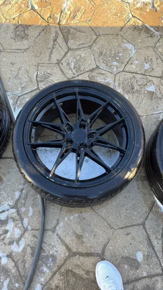 Llantas 225/40 R18