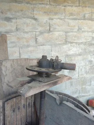 Prensa de vino antigua
