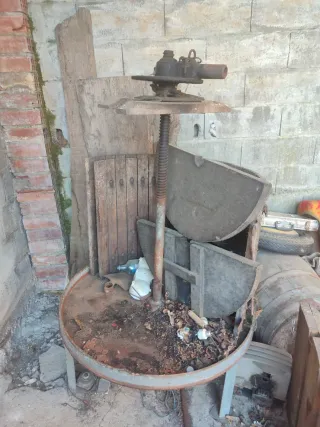 Prensa de vino antigua