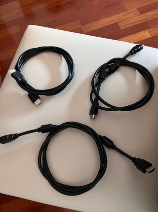 3 cables HDMI (2x 1,5m + 1x 2m)