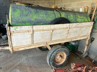 Cuba de agua con carro