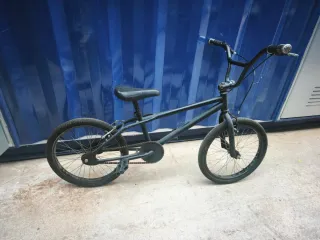 Bicicleta BMX Negra