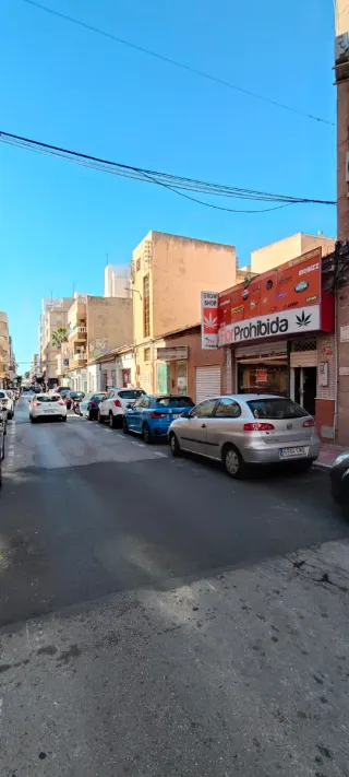 Se alquila un local de 110 metros cuadrados que cu