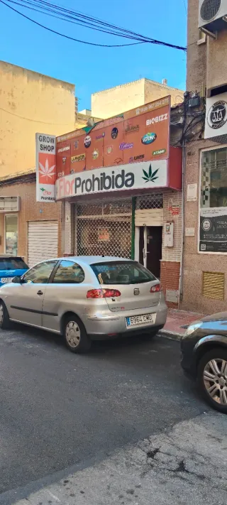 Se alquila un local de 110 metros cuadrados que cu