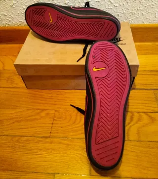 Zapatillas Nike Capri Mujer Negro/Rosa, en su caja