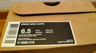 Zapatillas Nike Capri Mujer Negro/Rosa, en su caja