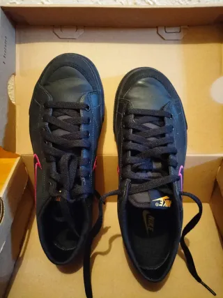 Zapatillas Nike Capri Mujer Negro/Rosa, en su caja