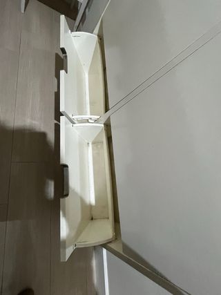 Zapatero blanco y beige