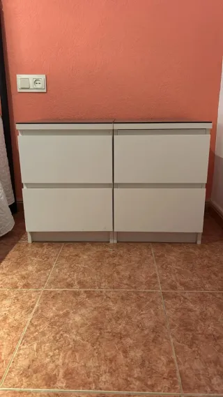 Dos mesitas de noche Ikea blancas