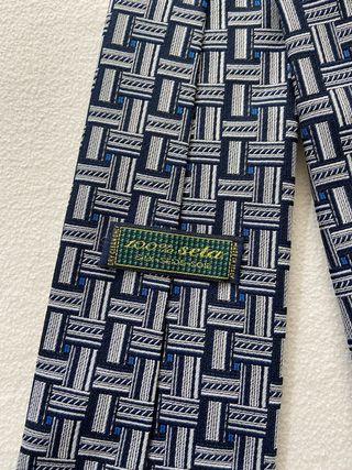 Cravatta uomo fantasia geometrica in seta