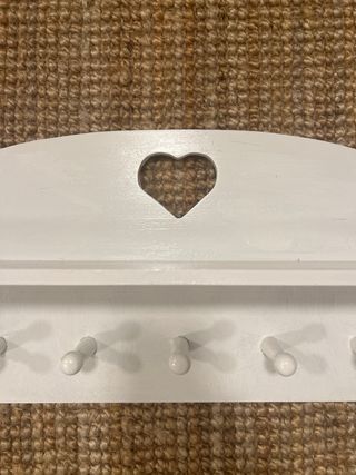 Estante perchero blanco con corazón ZARA HOME