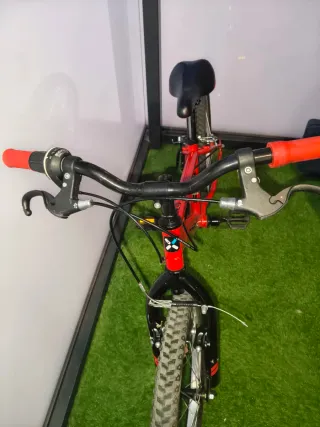 Bicicleta infantil B'TWIN roja