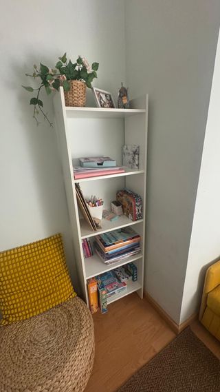 Estantería blanca de madera