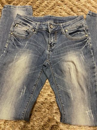 Pantalón vaquero desgastado azul