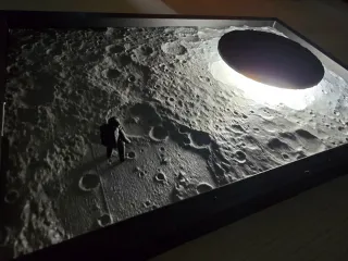 Lámpara Paisaje Lunar con Astronauta